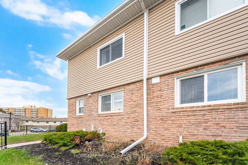 50 Westmount Rd, Kitchener, N2M 1R5 | Image 2