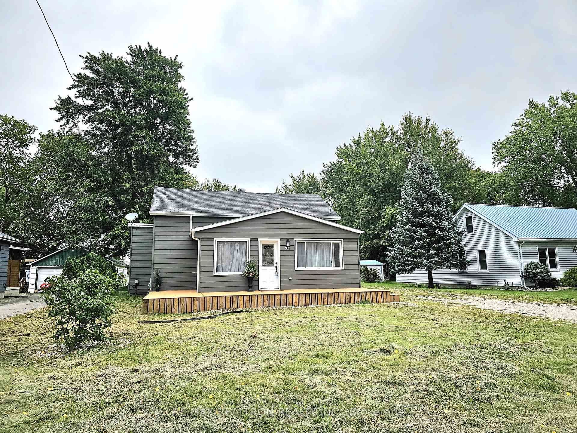 23 Ella Street S