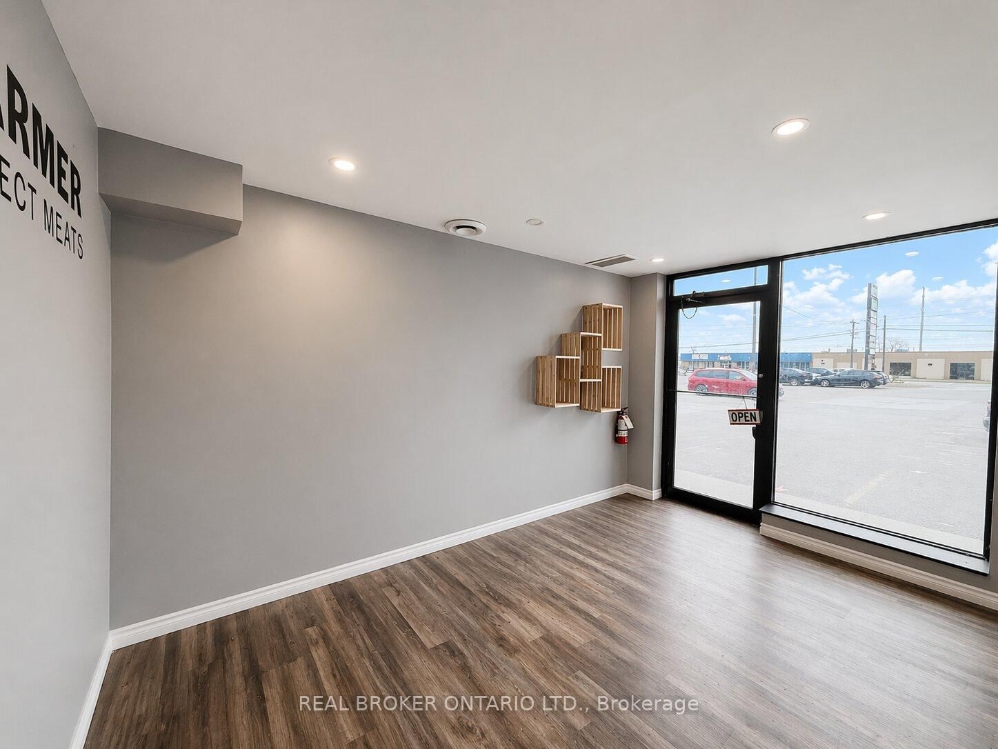 227 Bunting Road, Unit i - Photo 4