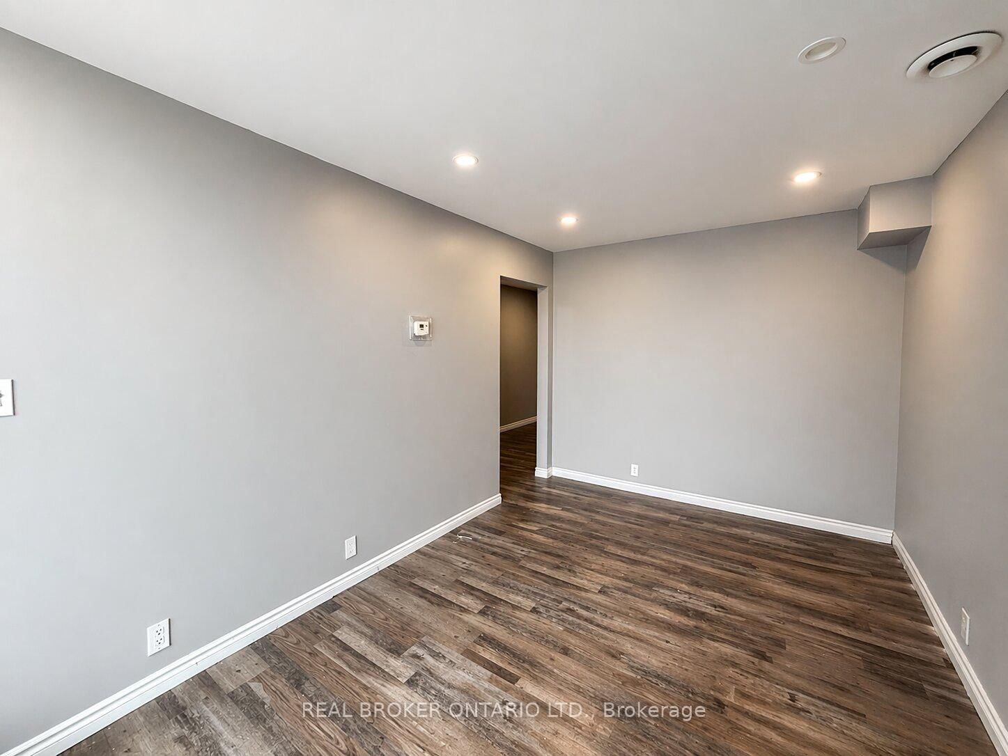 227 Bunting Road, Unit i - Photo 5