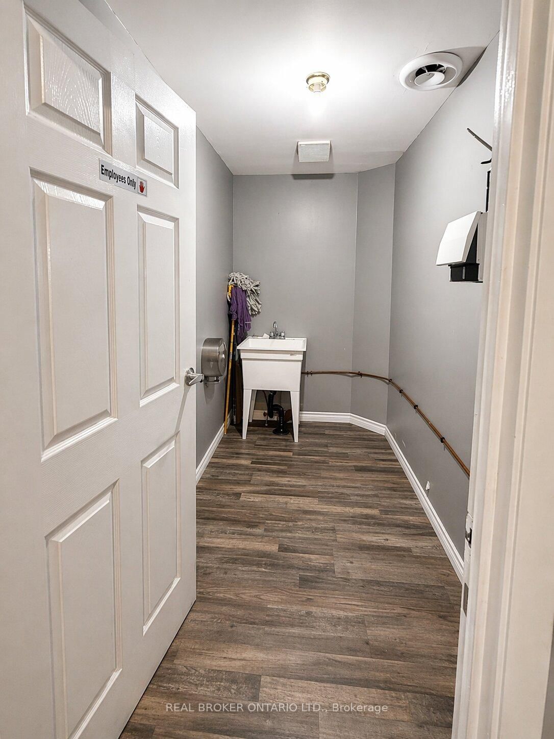 227 Bunting Road, Unit i - Photo 6