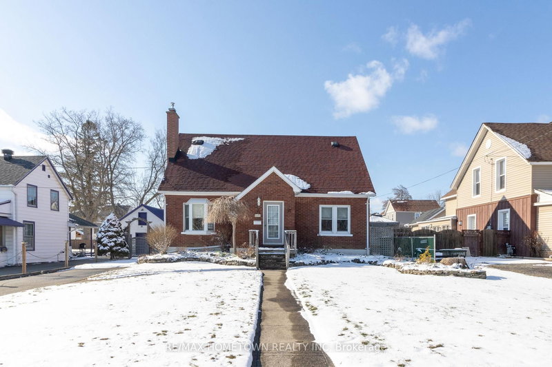 home for sale on 722 Dibble Street W