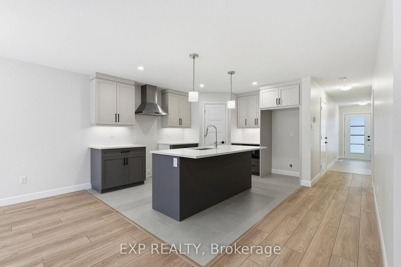 140 Elizabeth Cres photo 5