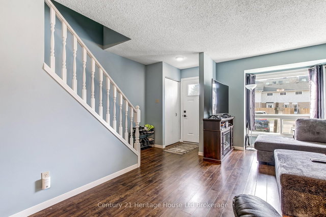 3 - 259 Lansdowne Avenue