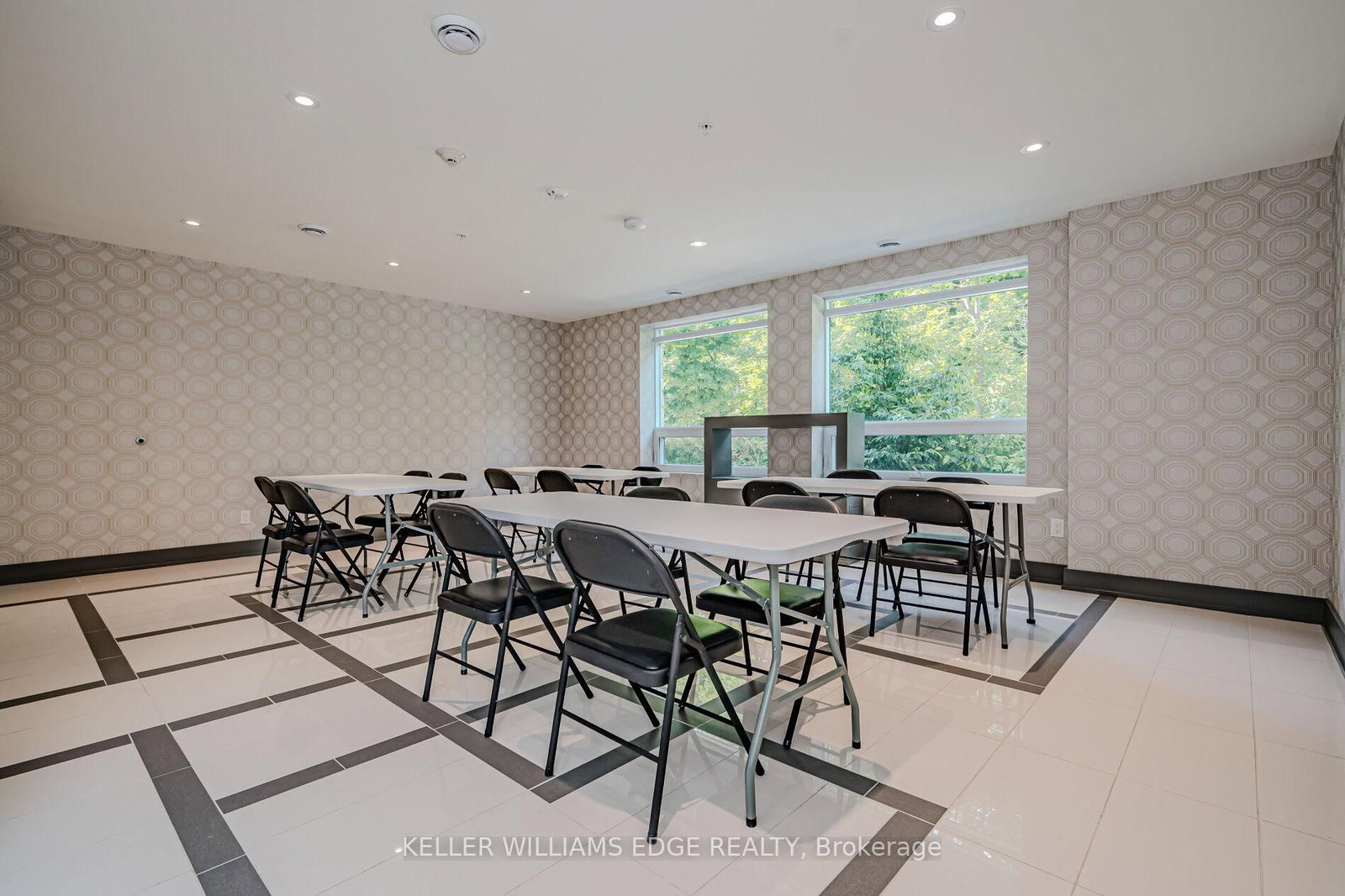 479 Charlton Avenue E, Unit 202 - Photo 23