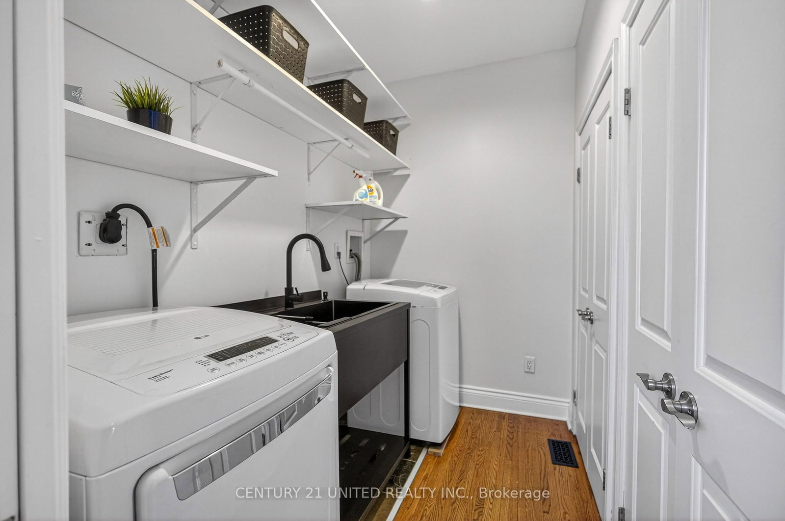 Detached House for sale at 499 Hunter Street, Peterborough, Ontario, K9H 2M9 - Town Ward 3 - MLS: X12972768