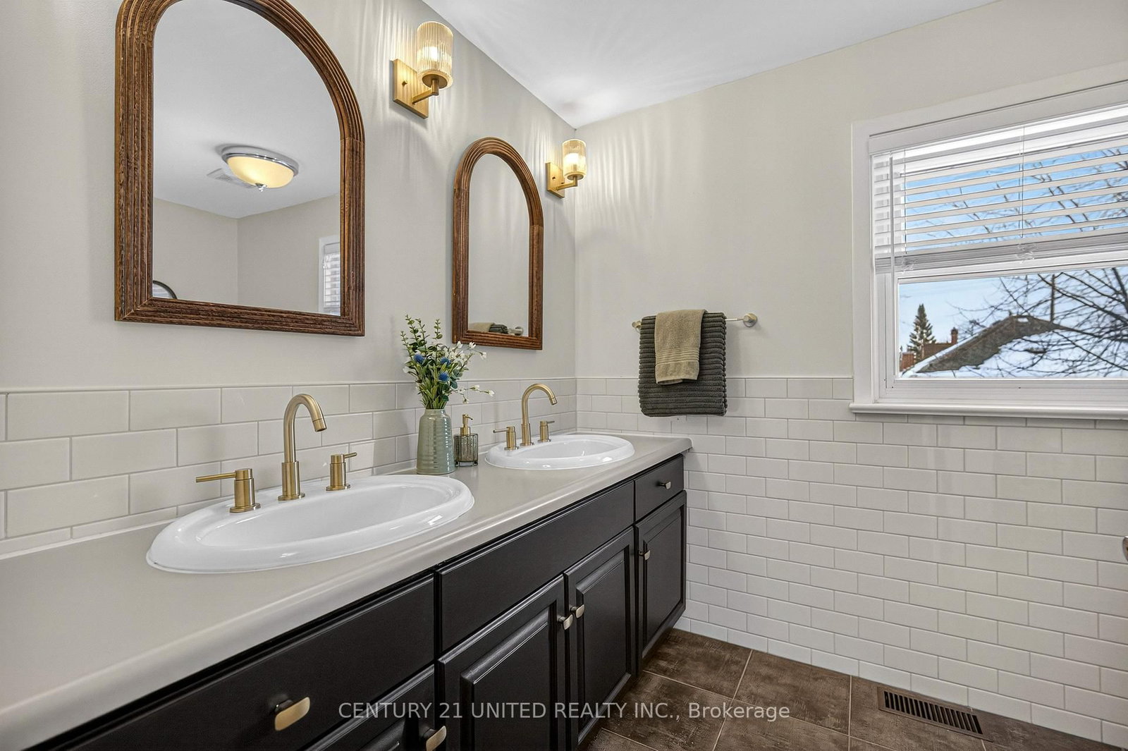 Detached House for sale at 499 Hunter Street, Peterborough, Ontario, K9H 2M9 - Town Ward 3 - MLS: X12972768