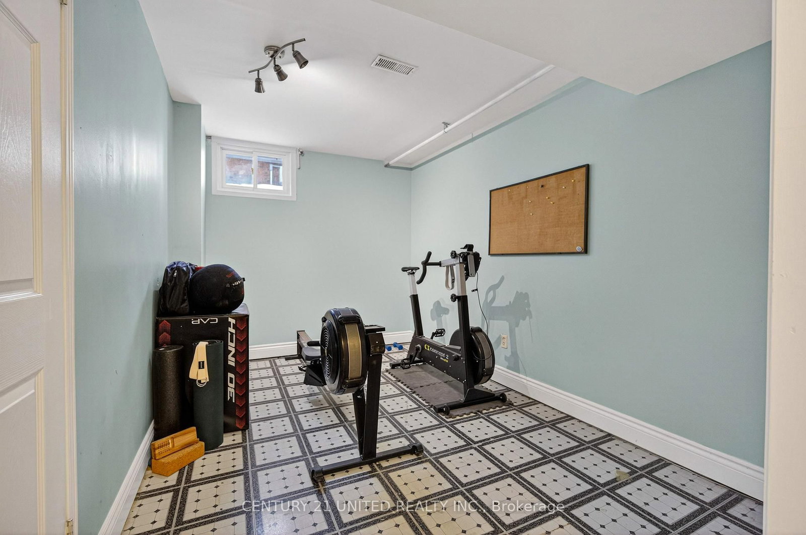 Detached House for sale at 499 Hunter Street, Peterborough, Ontario, K9H 2M9 - Town Ward 3 - MLS: X12972768