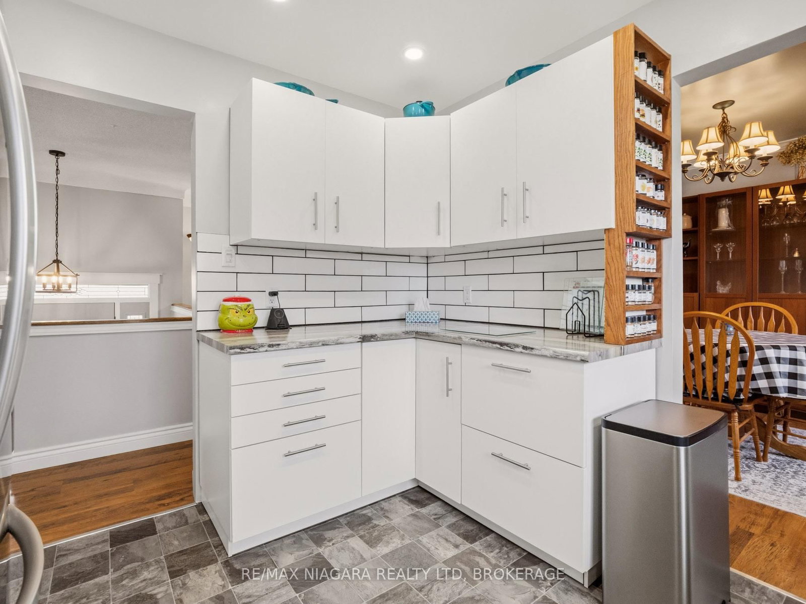 Detached House for sale at 883 Ridge Road, Fort Erie, Ontario, L0S 1N0 - Ridgeway - MLS: X12972946