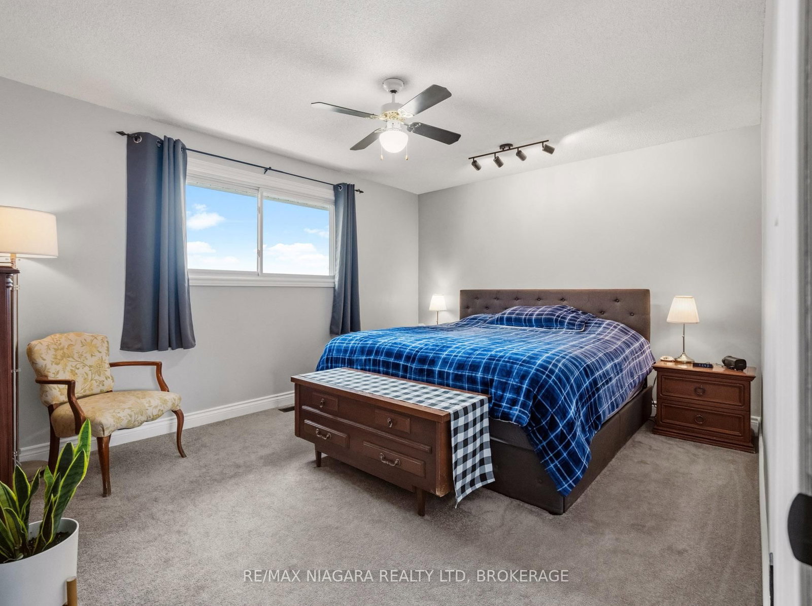 Detached House for sale at 883 Ridge Road, Fort Erie, Ontario, L0S 1N0 - Ridgeway - MLS: X12972946