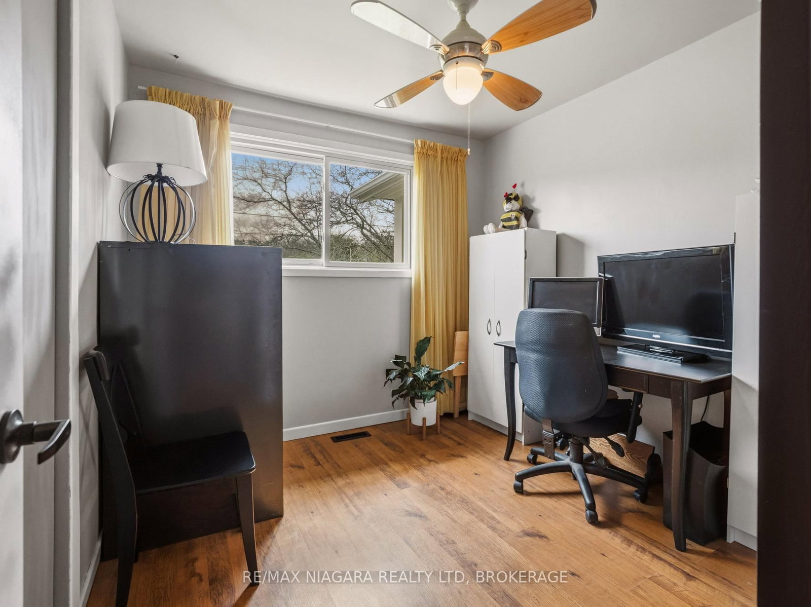 Detached House for sale at 883 Ridge Road, Fort Erie, Ontario, L0S 1N0 - Ridgeway - MLS: X12972946