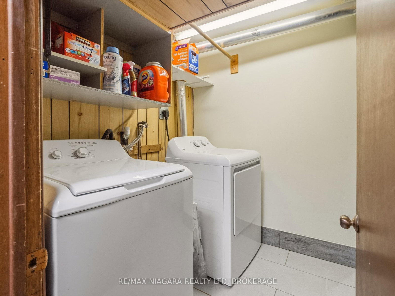 Detached House for sale at 883 Ridge Road, Fort Erie, Ontario, L0S 1N0 - Ridgeway - MLS: X12972946