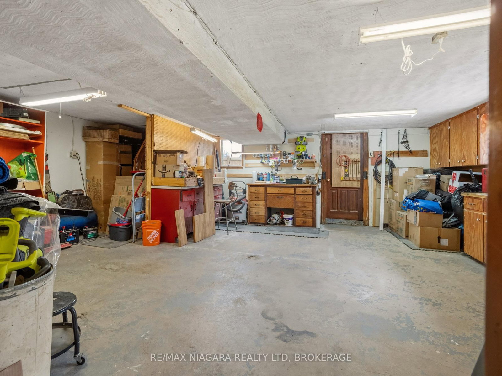 Detached House for sale at 883 Ridge Road, Fort Erie, Ontario, L0S 1N0 - Ridgeway - MLS: X12972946