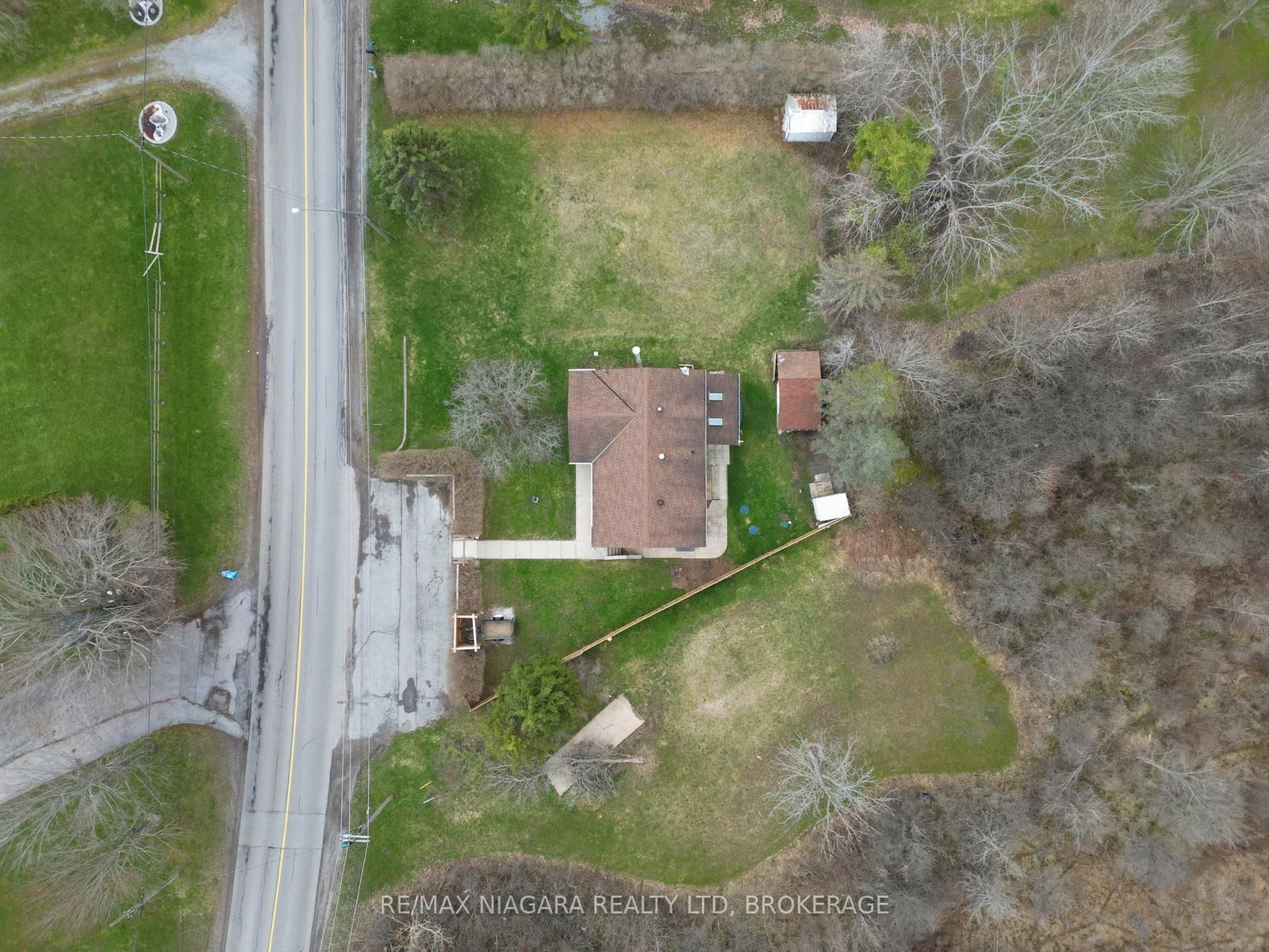 Detached House for sale at 883 Ridge Road, Fort Erie, Ontario, L0S 1N0 - Ridgeway - MLS: X12972946