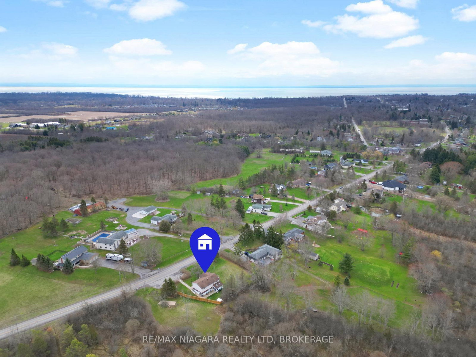 Detached House for sale at 883 Ridge Road, Fort Erie, Ontario, L0S 1N0 - Ridgeway - MLS: X12972946