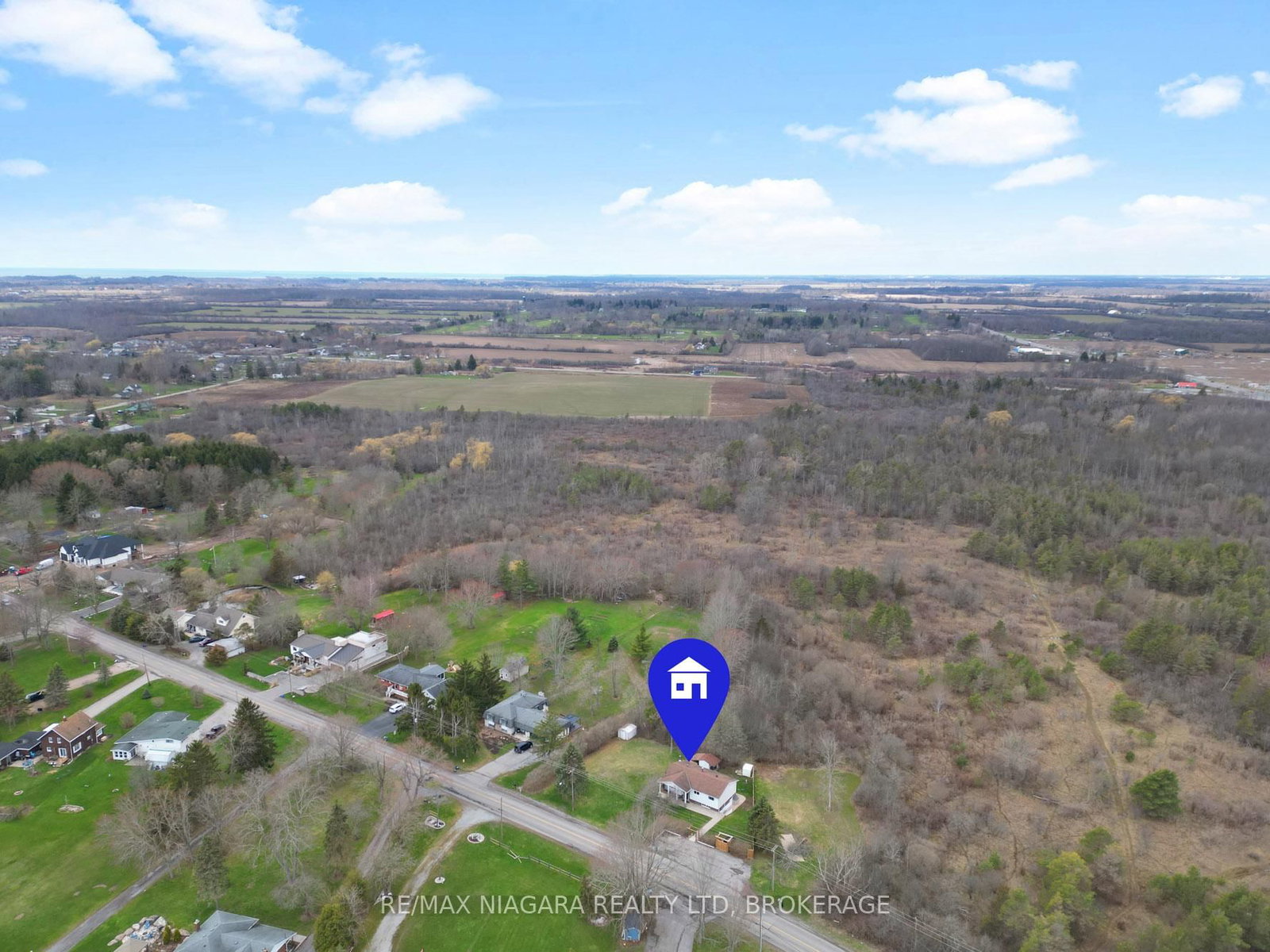 Detached House for sale at 883 Ridge Road, Fort Erie, Ontario, L0S 1N0 - Ridgeway - MLS: X12972946