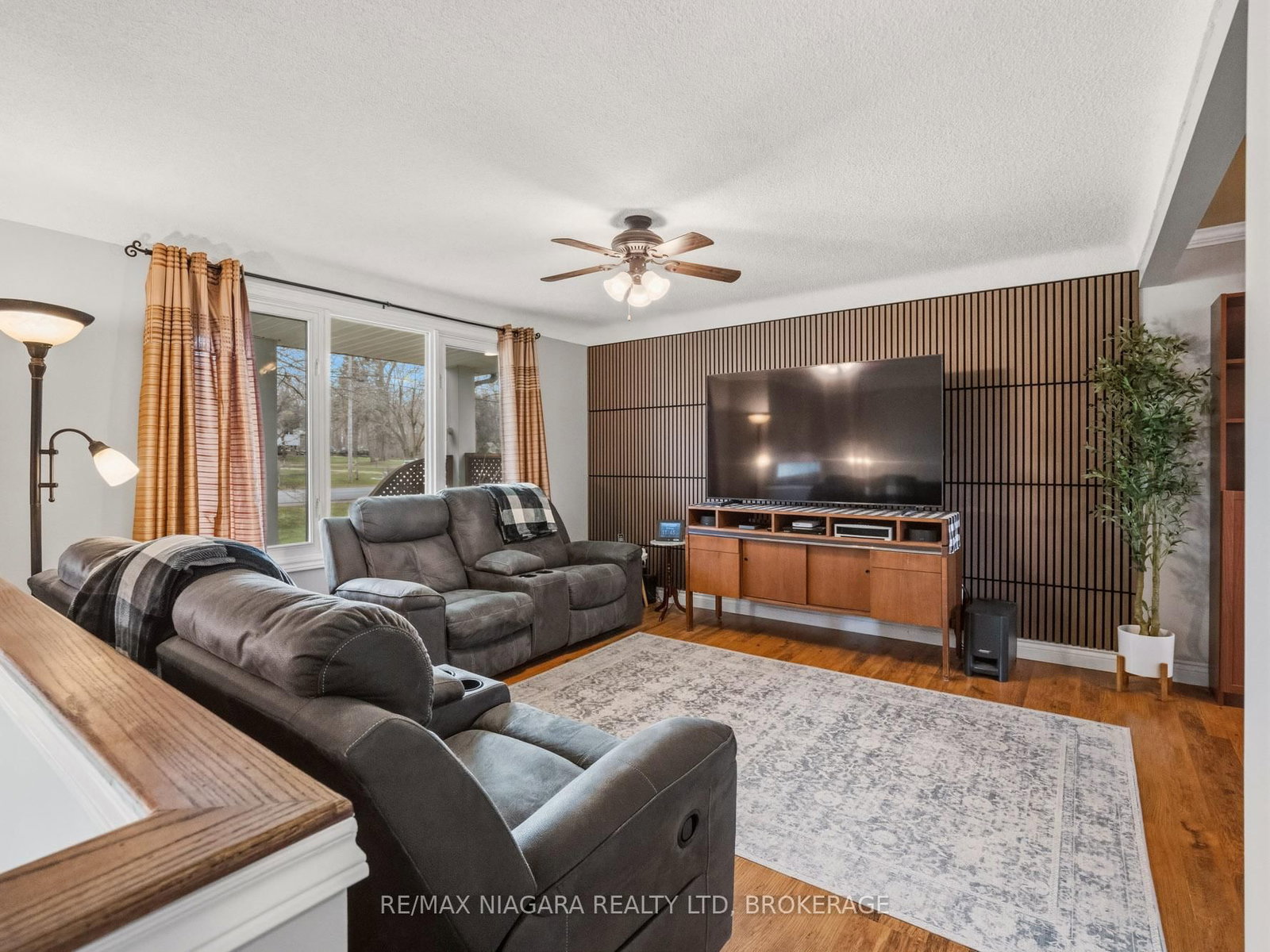 Detached House for sale at 883 Ridge Road, Fort Erie, Ontario, L0S 1N0 - Ridgeway - MLS: X12972946