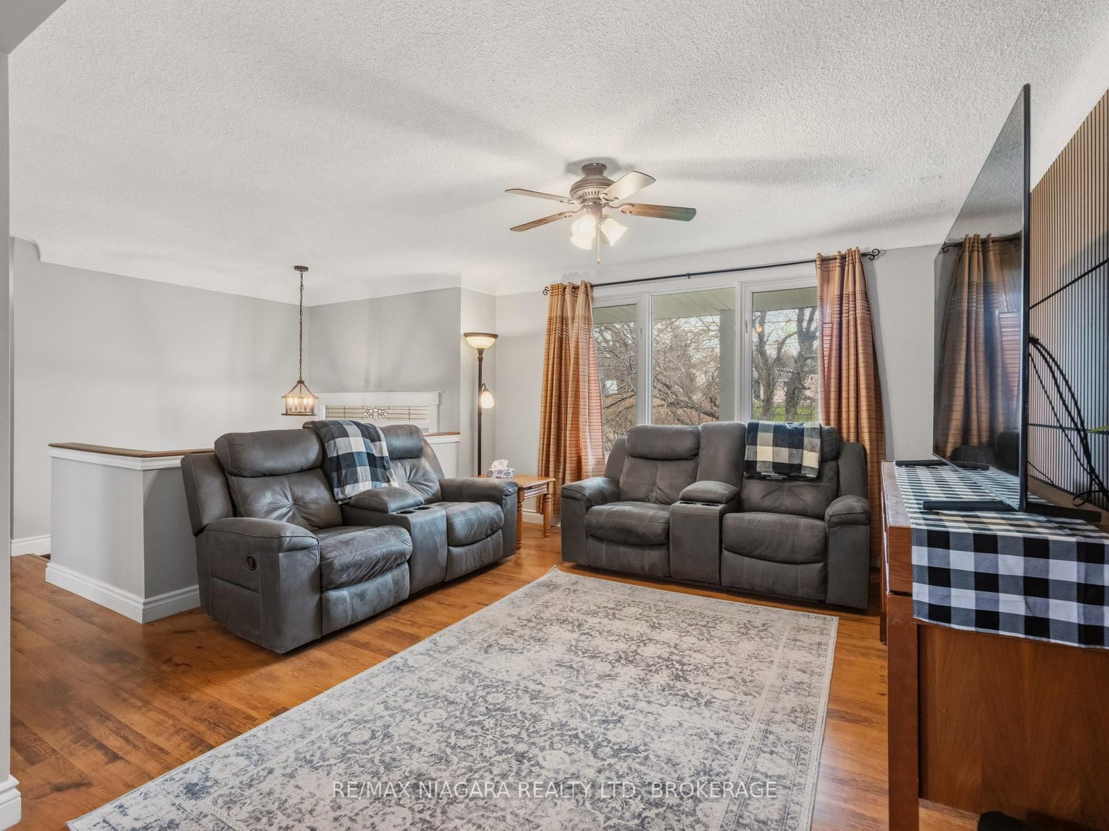 Detached House for sale at 883 Ridge Road, Fort Erie, Ontario, L0S 1N0 - Ridgeway - MLS: X12972946