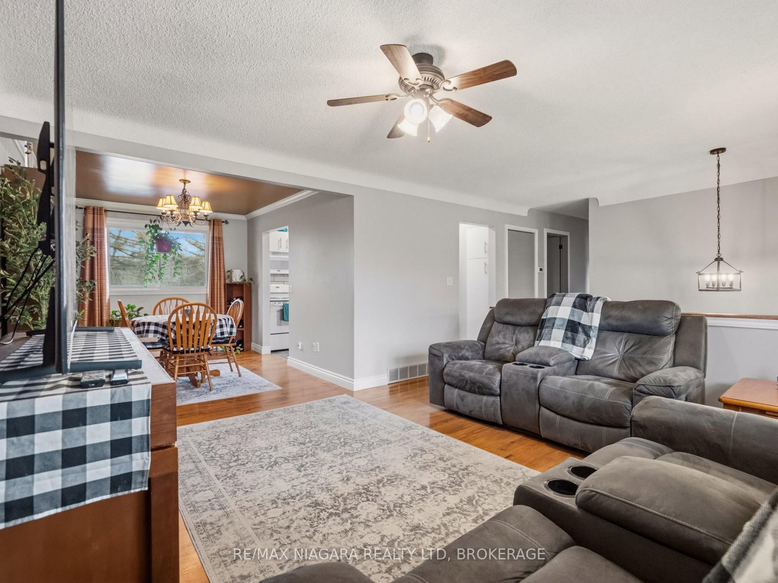 Detached House for sale at 883 Ridge Road, Fort Erie, Ontario, L0S 1N0 - Ridgeway - MLS: X12972946