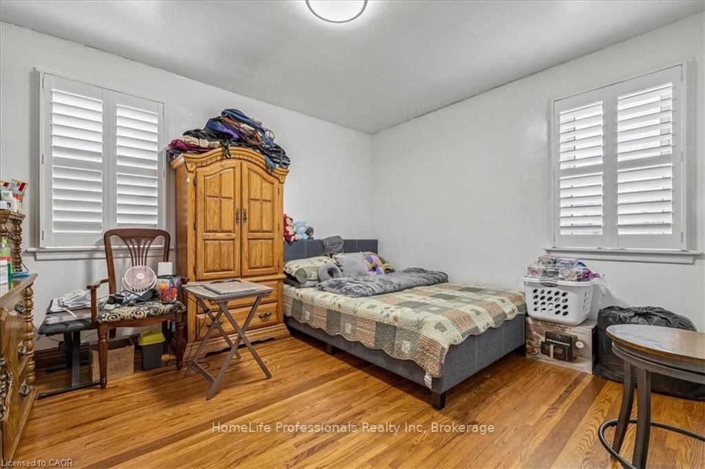 Detached House for sale at 411 UPPER GAGE Avenue, Hamilton, Ontario, L8V 4H8 - Sunninghill - MLS: X12973024