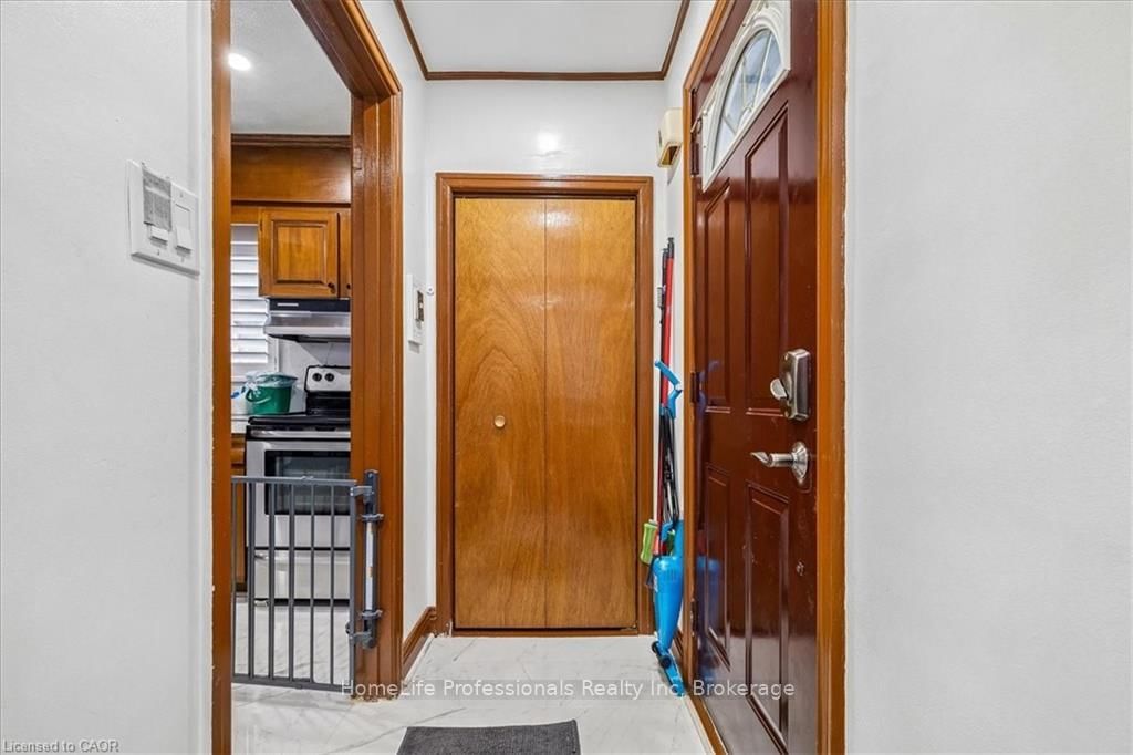 Detached House for sale at 411 UPPER GAGE Avenue, Hamilton, Ontario, L8V 4H8 - Sunninghill - MLS: X12973024