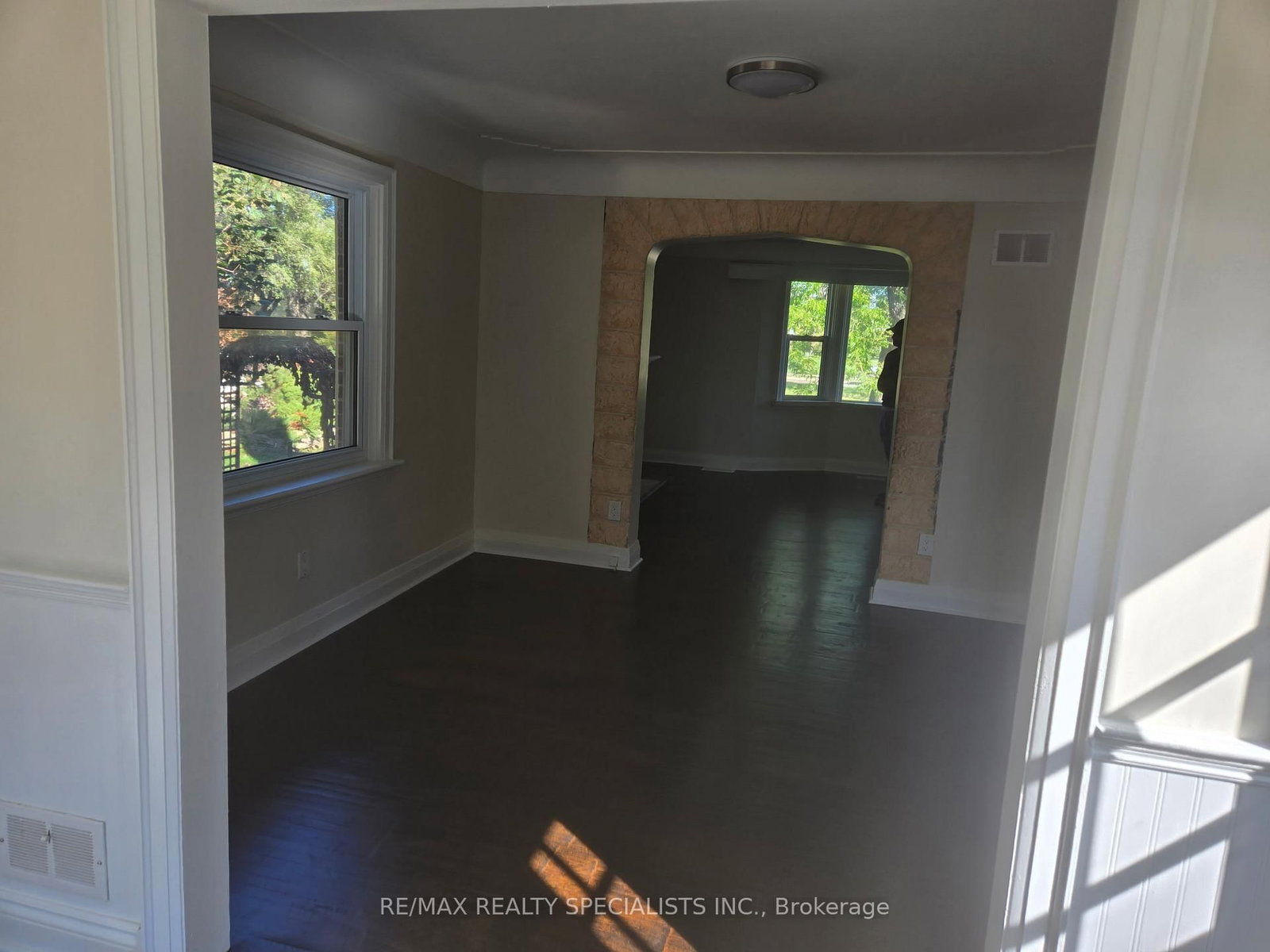 Detached House for sale at 970 Concession Street, Hamilton, Ontario, L8T 1A1 - Sunninghill - MLS: X12973084