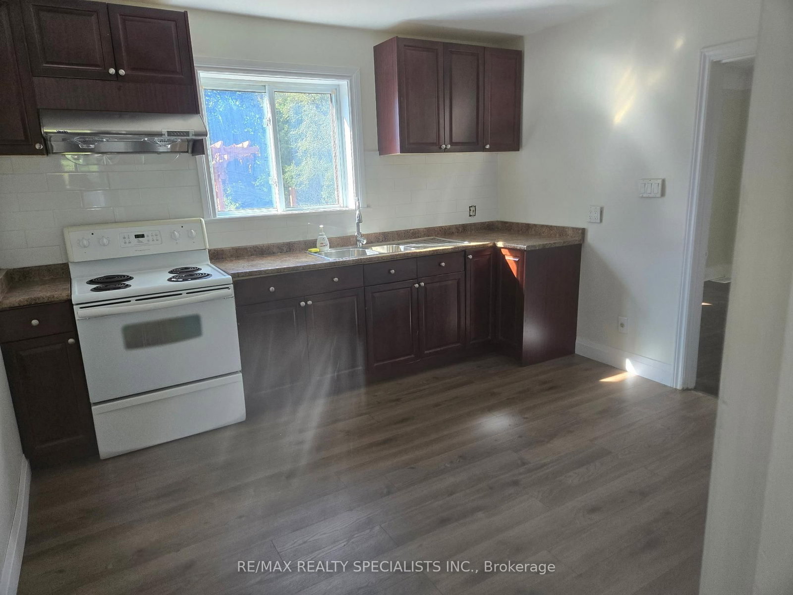 Detached House for sale at 970 Concession Street, Hamilton, Ontario, L8T 1A1 - Sunninghill - MLS: X12973084