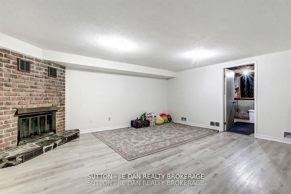 Detached House for sale at 55 CONSTABLE Court, London North, Ontario, N6G 3N7 - North I - MLS: X12973108