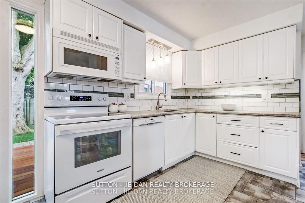 Detached House for sale at 55 CONSTABLE Court, London North, Ontario, N6G 3N7 - North I - MLS: X12973108