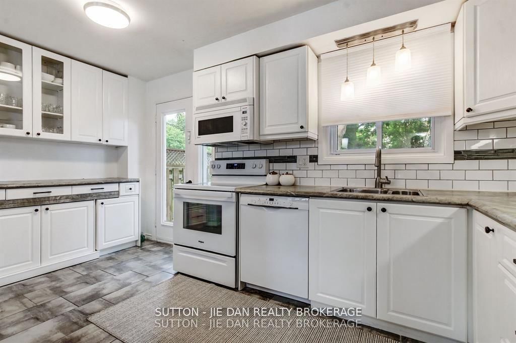 Detached House for sale at 55 CONSTABLE Court, London North, Ontario, N6G 3N7 - North I - MLS: X12973108