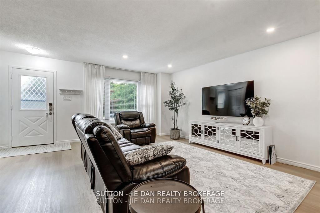 Detached House for sale at 55 CONSTABLE Court, London North, Ontario, N6G 3N7 - North I - MLS: X12973108