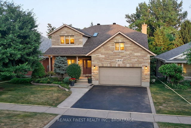 1082 Caitlin Crescent