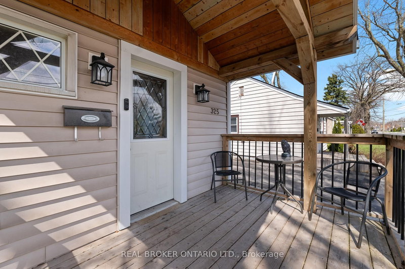 325 Crowland Ave, Welland, L3B 1X5 | Image 3