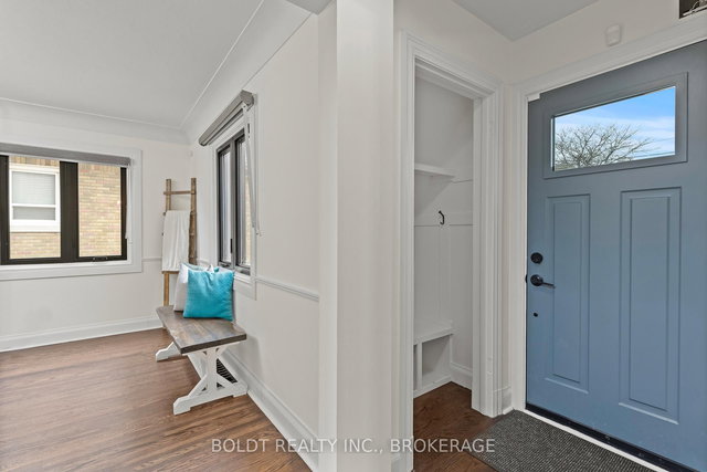 322 Queenston Street