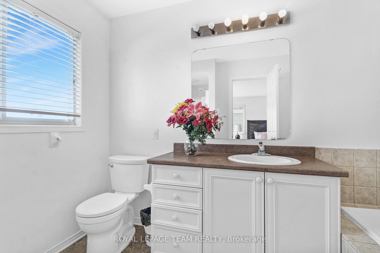 Townhouse for sale at 2362 Bois Vert Place, Ottawa, Ontario, K4A 4V1 - Avalon East - MLS: X12973294