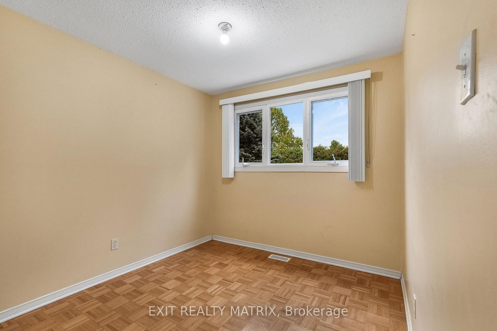 Detached House for sale at 29 Louise Crescent, Russell, Ontario, K0A 1W0 - Embrun - MLS: X12973334