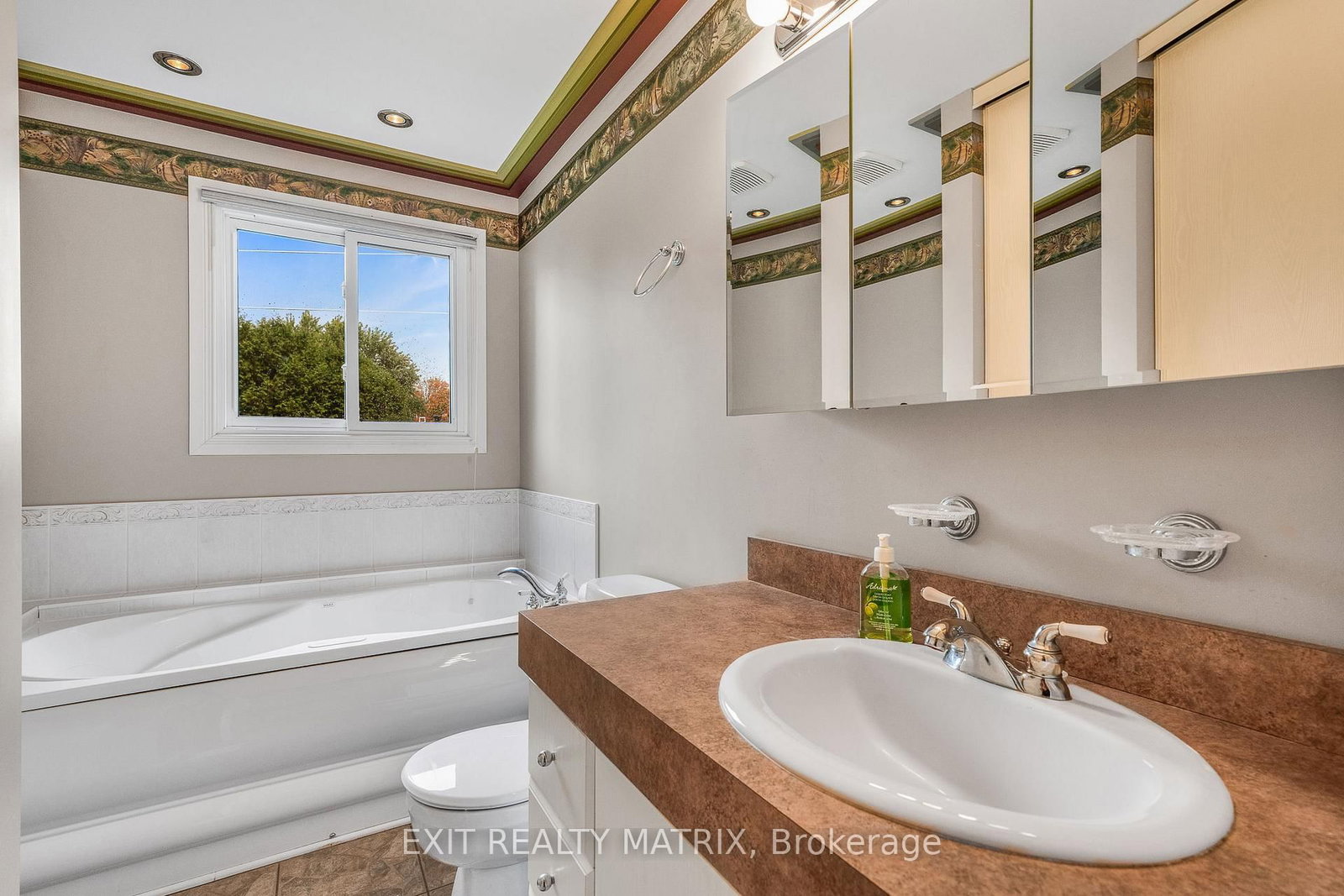 Detached House for sale at 29 Louise Crescent, Russell, Ontario, K0A 1W0 - Embrun - MLS: X12973334