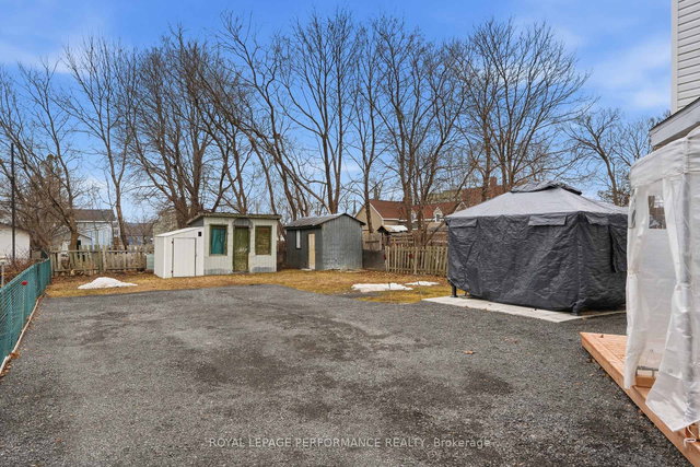 415-417 Higginson Street N