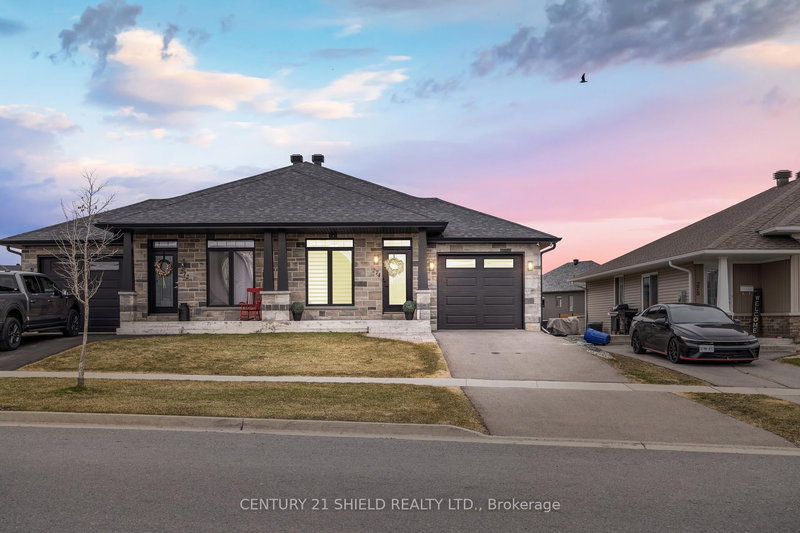 274 East Ridge Dr, Cornwall, K6H 0H5 | Image 2