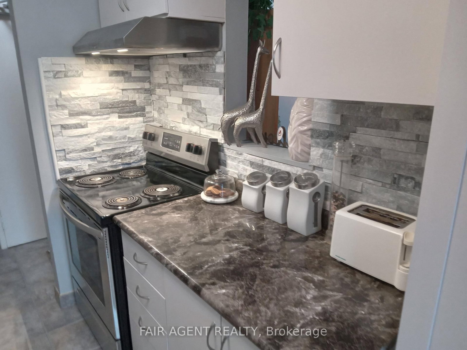 931 WONDERLAND Road S, Unit 410 - Photo 17