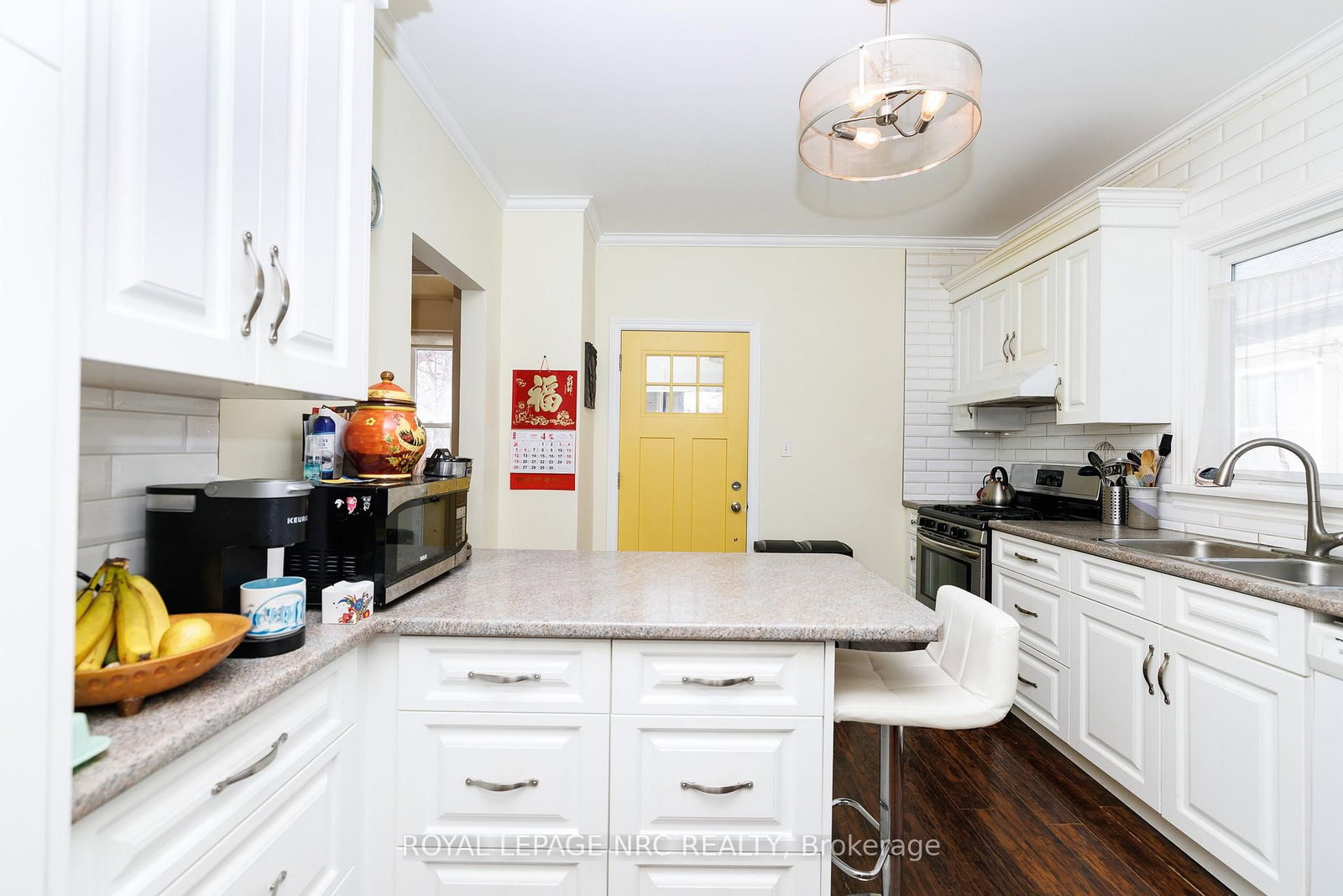 Detached House for sale at 78 RUSSELL Avenue, St. Catharines, Ontario, L2R 1V7 - Downtown - MLS: X12973706