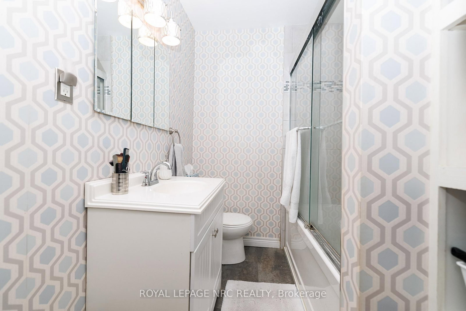 Detached House for sale at 78 RUSSELL Avenue, St. Catharines, Ontario, L2R 1V7 - Downtown - MLS: X12973706