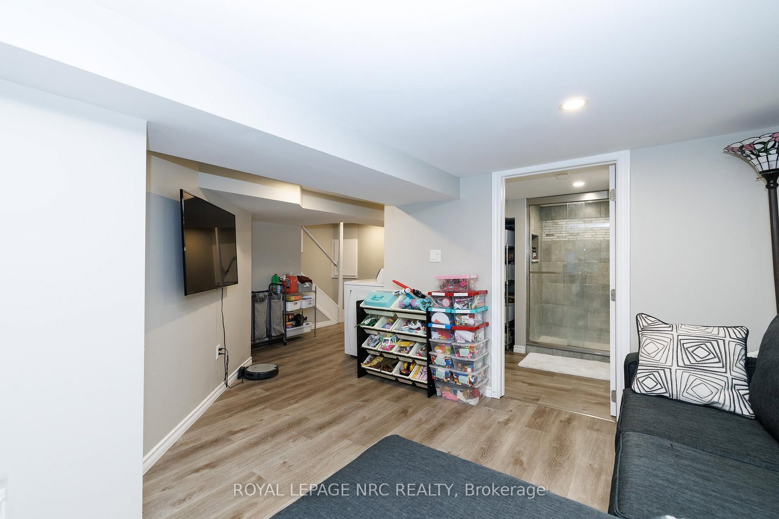 Detached House for sale at 78 RUSSELL Avenue, St. Catharines, Ontario, L2R 1V7 - Downtown - MLS: X12973706