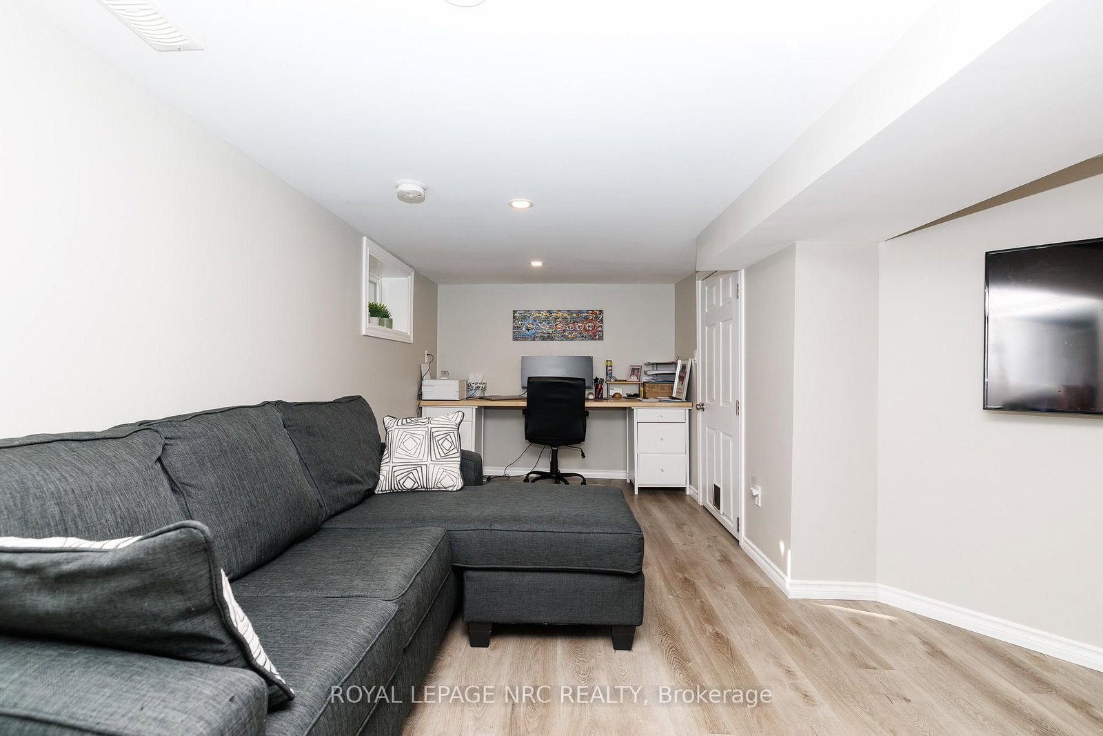 Detached House for sale at 78 RUSSELL Avenue, St. Catharines, Ontario, L2R 1V7 - Downtown - MLS: X12973706