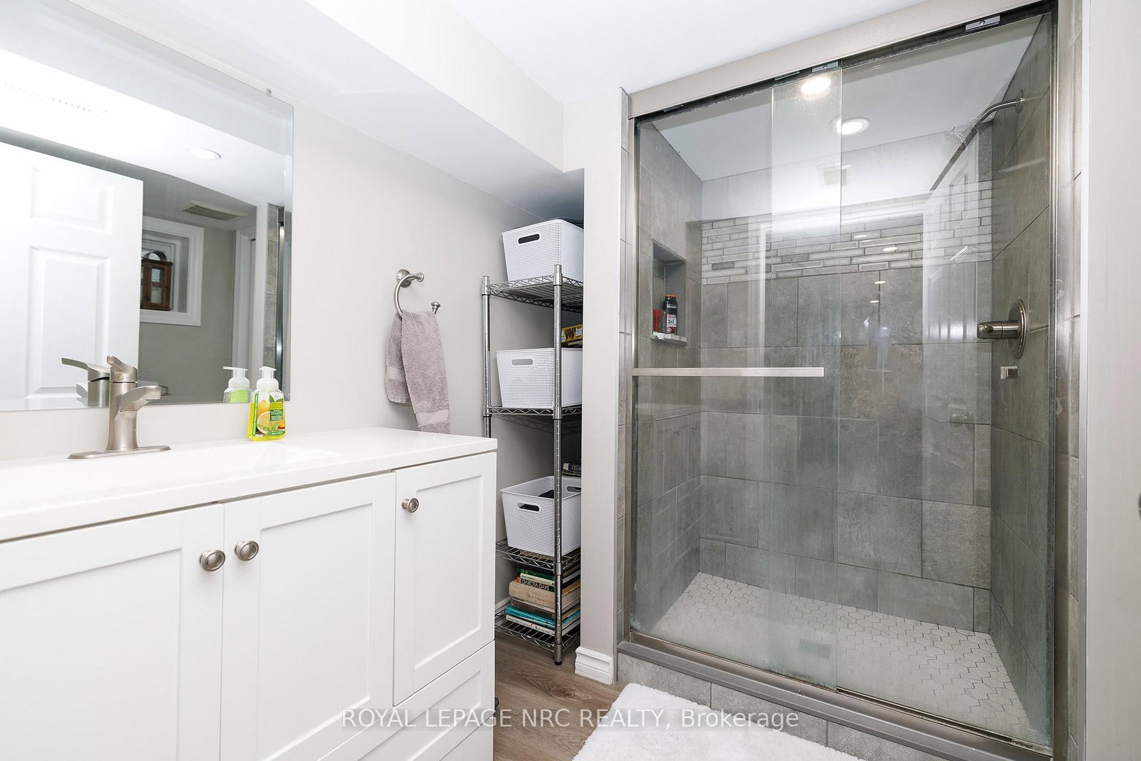 Detached House for sale at 78 RUSSELL Avenue, St. Catharines, Ontario, L2R 1V7 - Downtown - MLS: X12973706