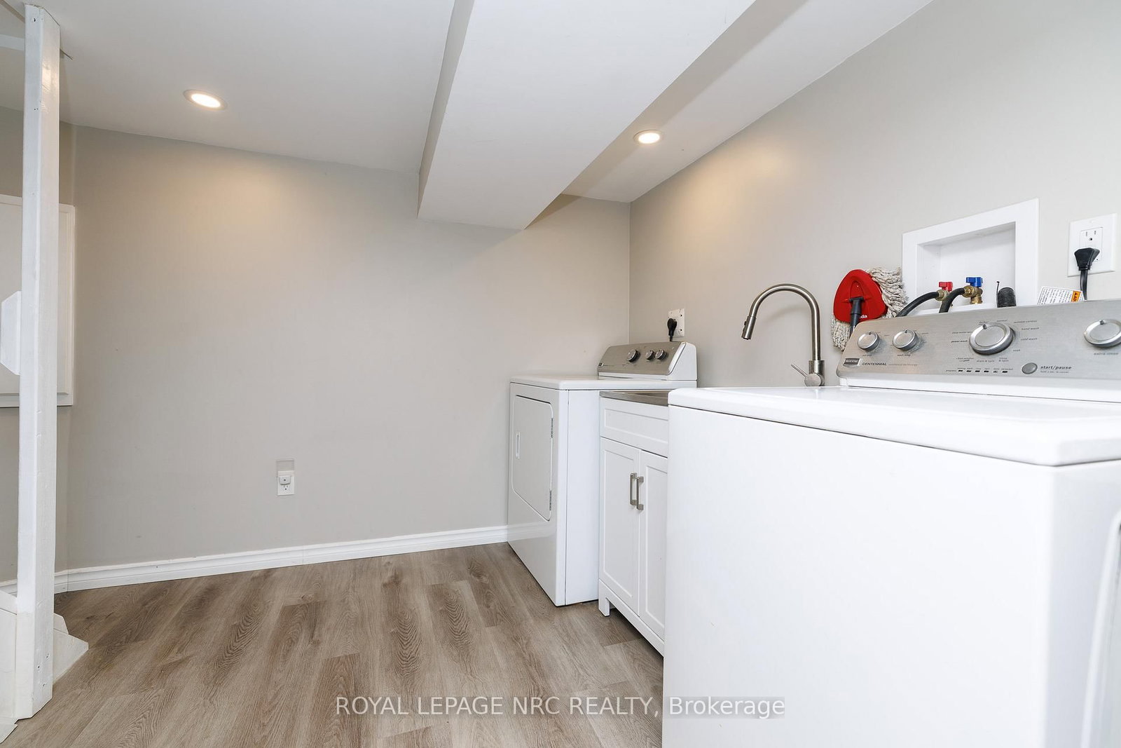 Detached House for sale at 78 RUSSELL Avenue, St. Catharines, Ontario, L2R 1V7 - Downtown - MLS: X12973706