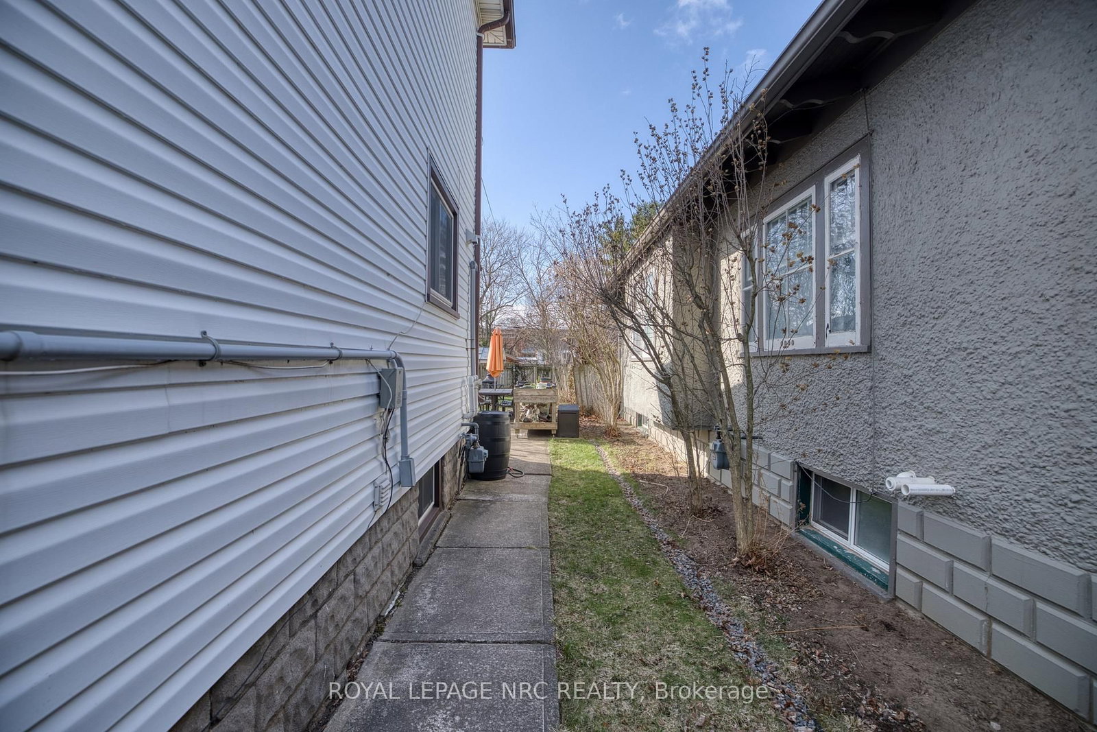 Detached House for sale at 78 RUSSELL Avenue, St. Catharines, Ontario, L2R 1V7 - Downtown - MLS: X12973706