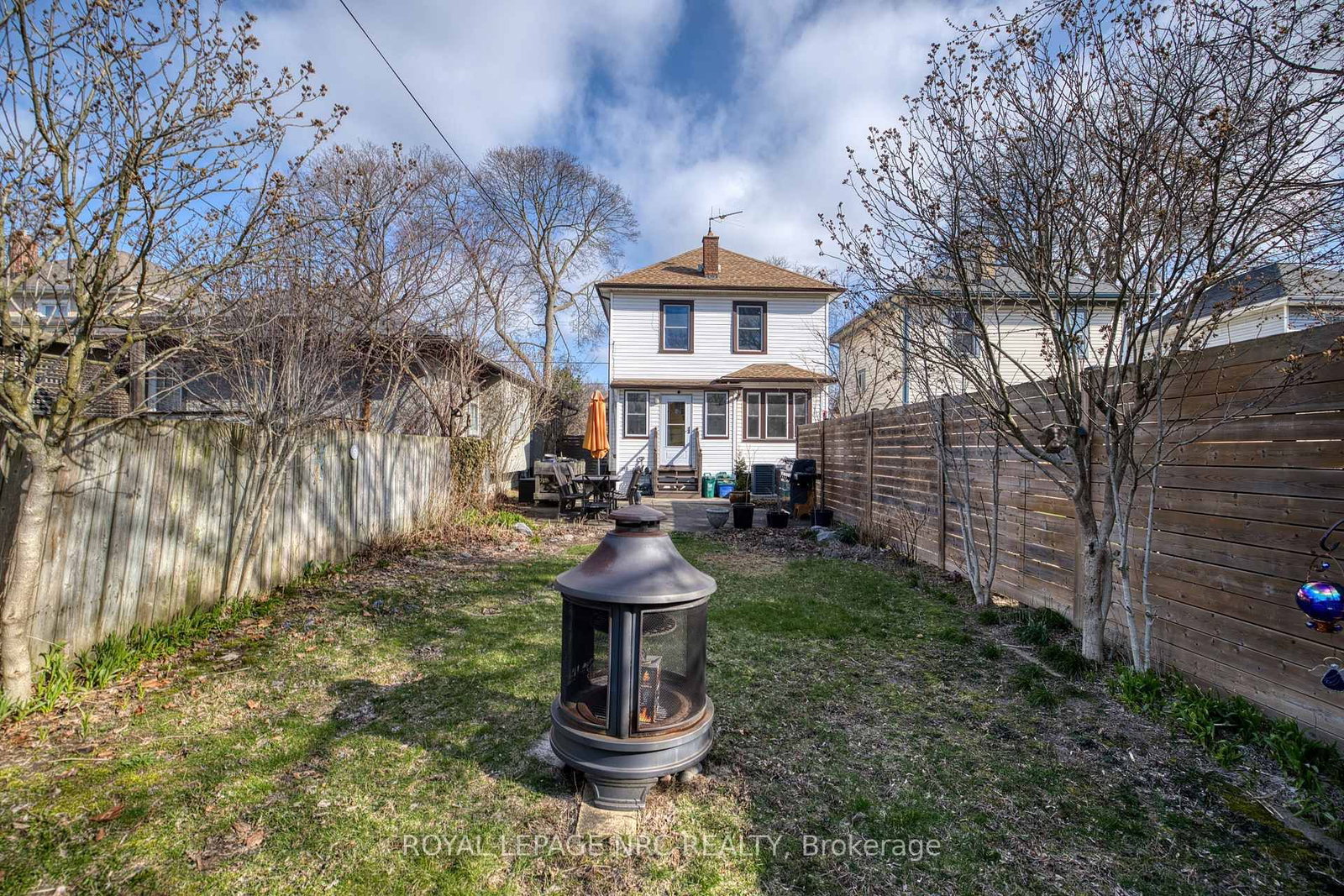 Detached House for sale at 78 RUSSELL Avenue, St. Catharines, Ontario, L2R 1V7 - Downtown - MLS: X12973706