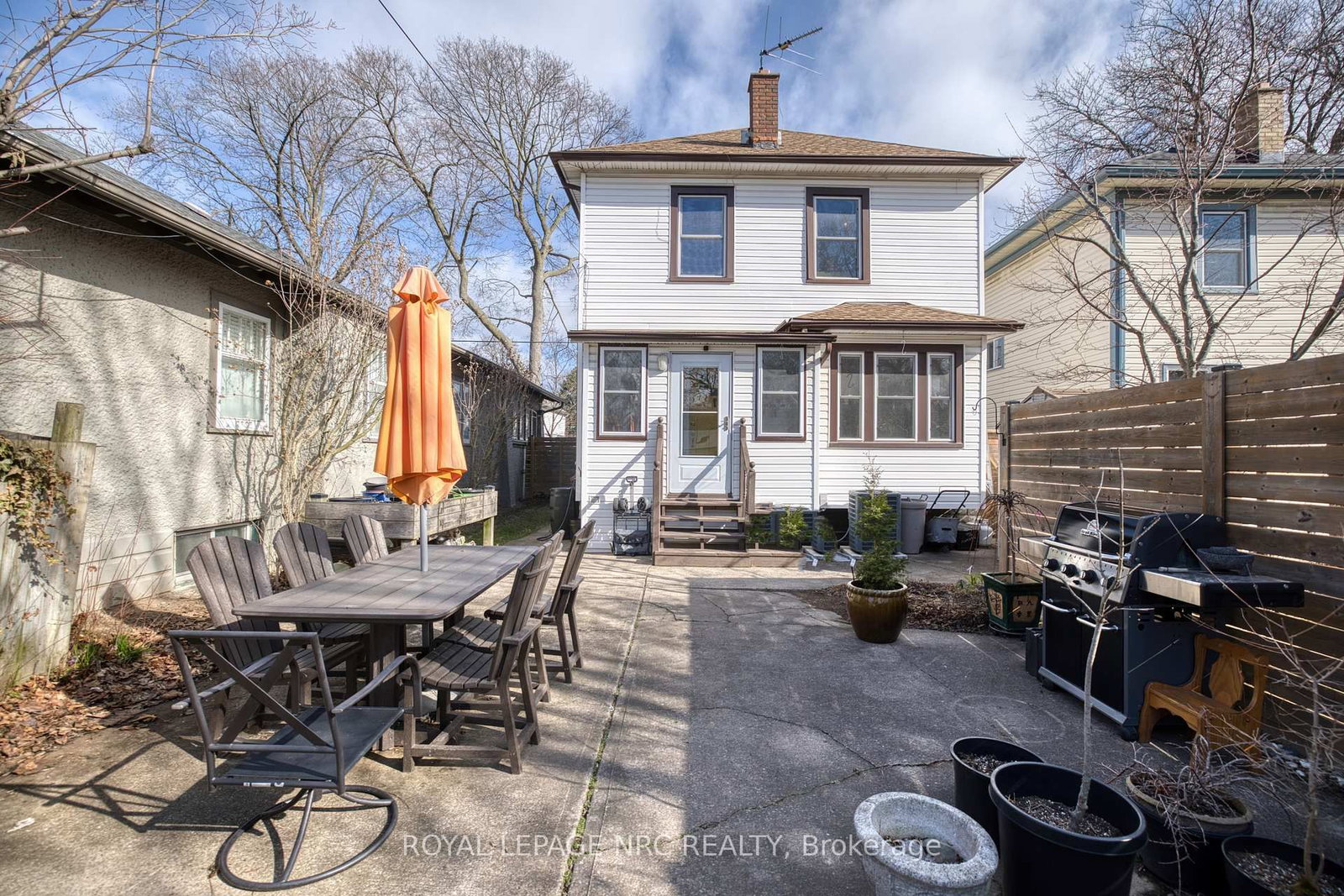 Detached House for sale at 78 RUSSELL Avenue, St. Catharines, Ontario, L2R 1V7 - Downtown - MLS: X12973706