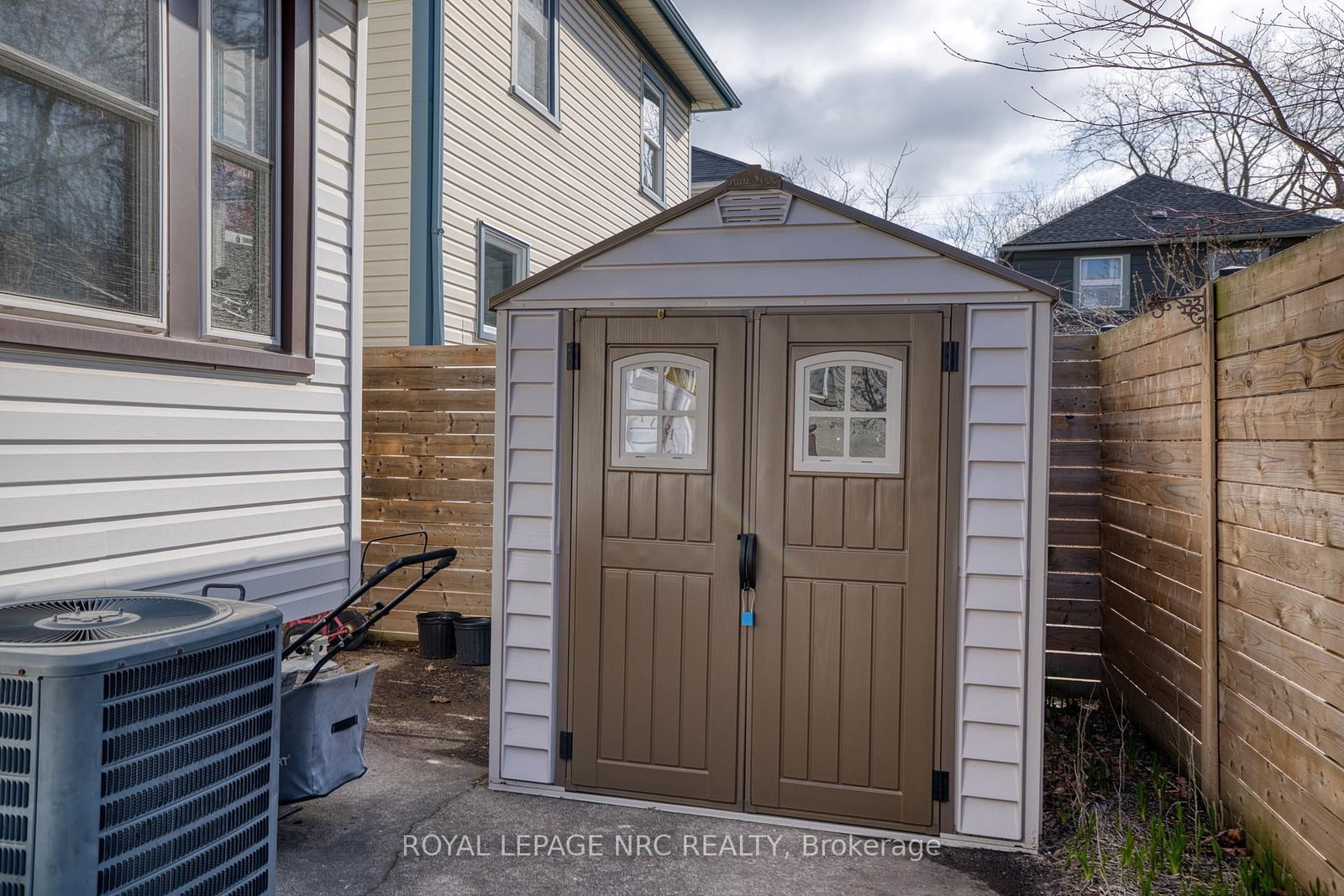 Detached House for sale at 78 RUSSELL Avenue, St. Catharines, Ontario, L2R 1V7 - Downtown - MLS: X12973706